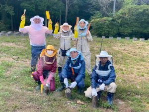 On Thursday, October 2023, 10, President Egawa participated in beekeeping training at Akitaya Main Store in Gifu!